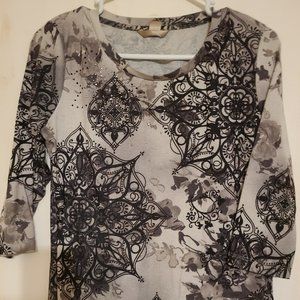 WHITE STAG GRAY & BLACK PRINT TOP